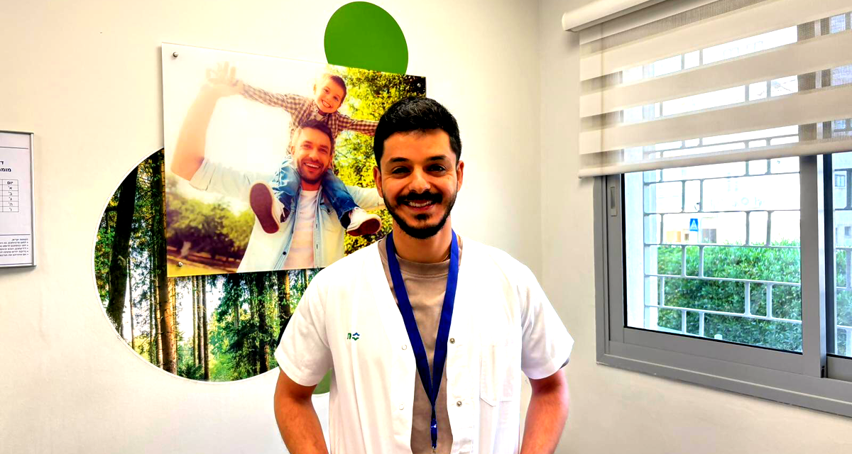  د. أيمن راسم مشيعل ينقذ حياة رجل على شاطئ البحر 