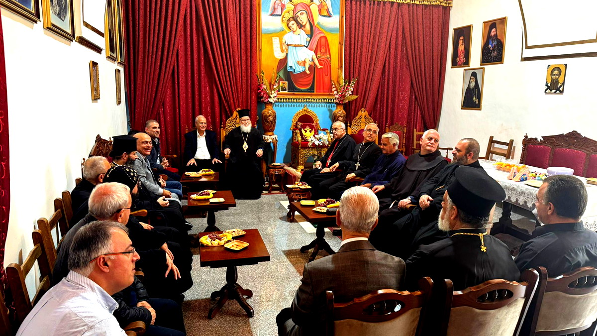 لقاء رسمي يجمع رؤساء الطوائف المسيحية في الناصرة مع رئيس البلدية ومحاسبها استعدادًا لاحتفالات الميلاد 2025