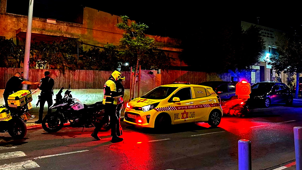 تل أبيب: إصابة شاب بجراح خطيرة إثر تعرضه للطعن