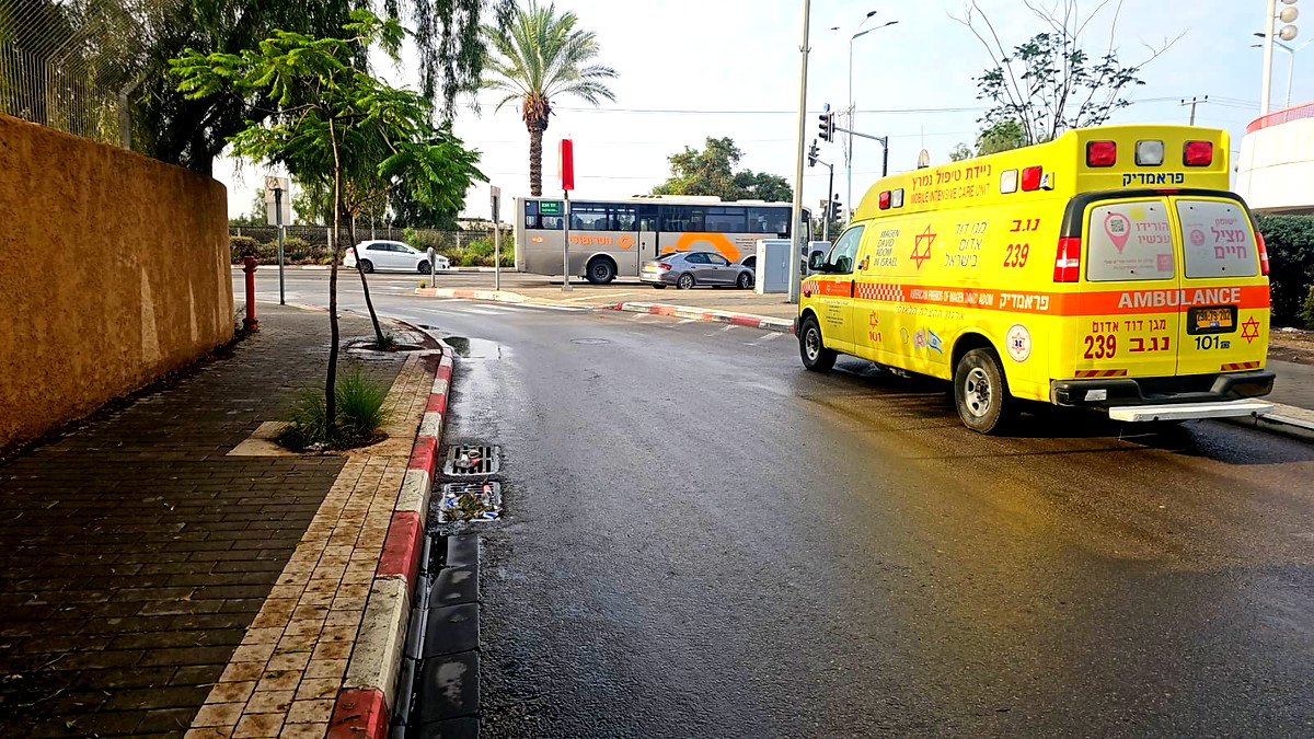 منطقة النقب: إصابتان إحداها متوسّطة إثر حادث طرق وقع بين مركبتين على شارع 6 