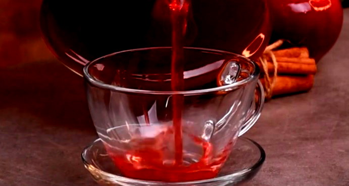 ابتعد عن التقليدي: مشروبات دافئة تمنح جسمك الطاقة والفوائد الطبيعية 