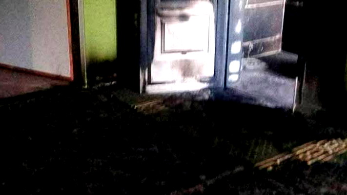 مستوطنون يُضرمون النار في مسجد الفلاح شمال بديا غرب سلفيت