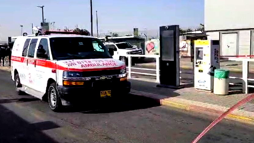 تل أبيب: اقرار وفاة رجل (62 عامًا) بعد العثور عليه فاقد للوعي داخل سيارته وعليه آثار عنف