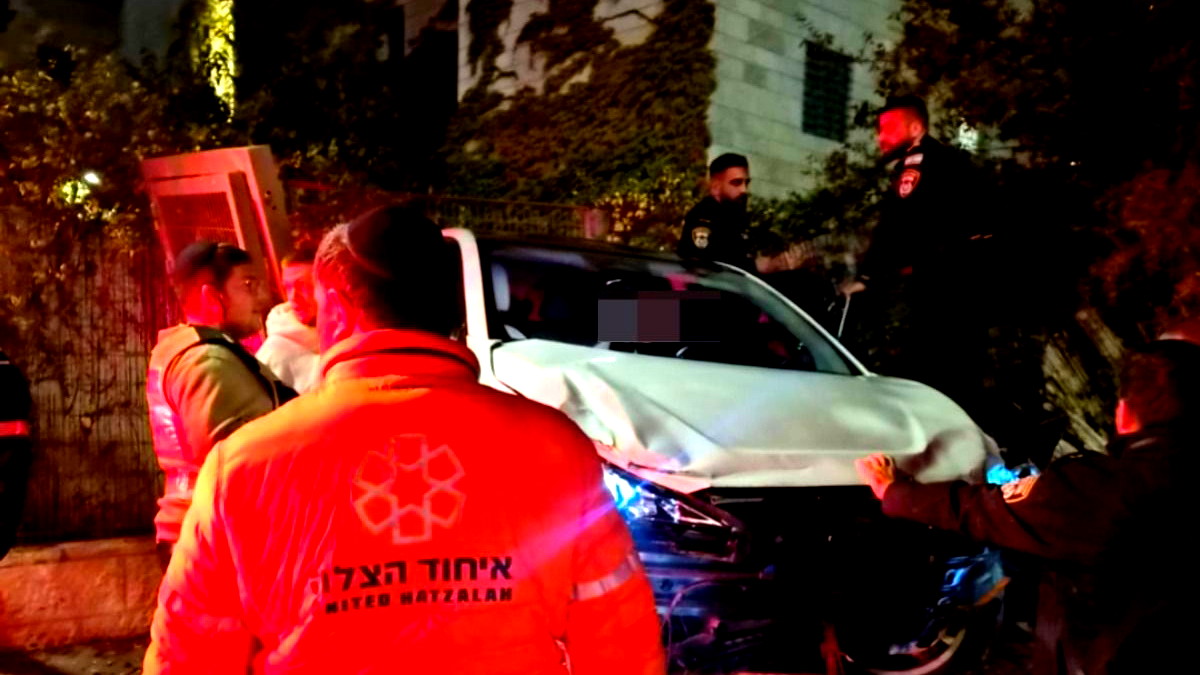 القدس: إصابة امرأة (48 عامًا) بجروح متوسطة بعد سقوط مركبتها من ارتفاع