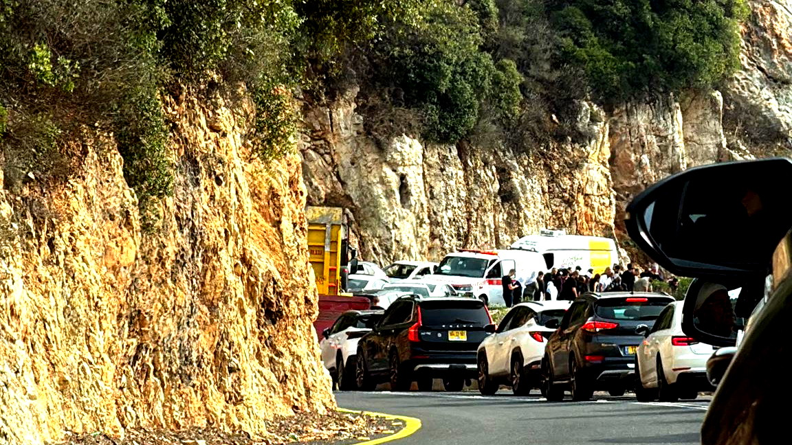 إصابة شاب (22 عامًا) بجروح متوسطة أثناء قيادته دراجة نارية على شارع 864 بين الرامة والبقيعة