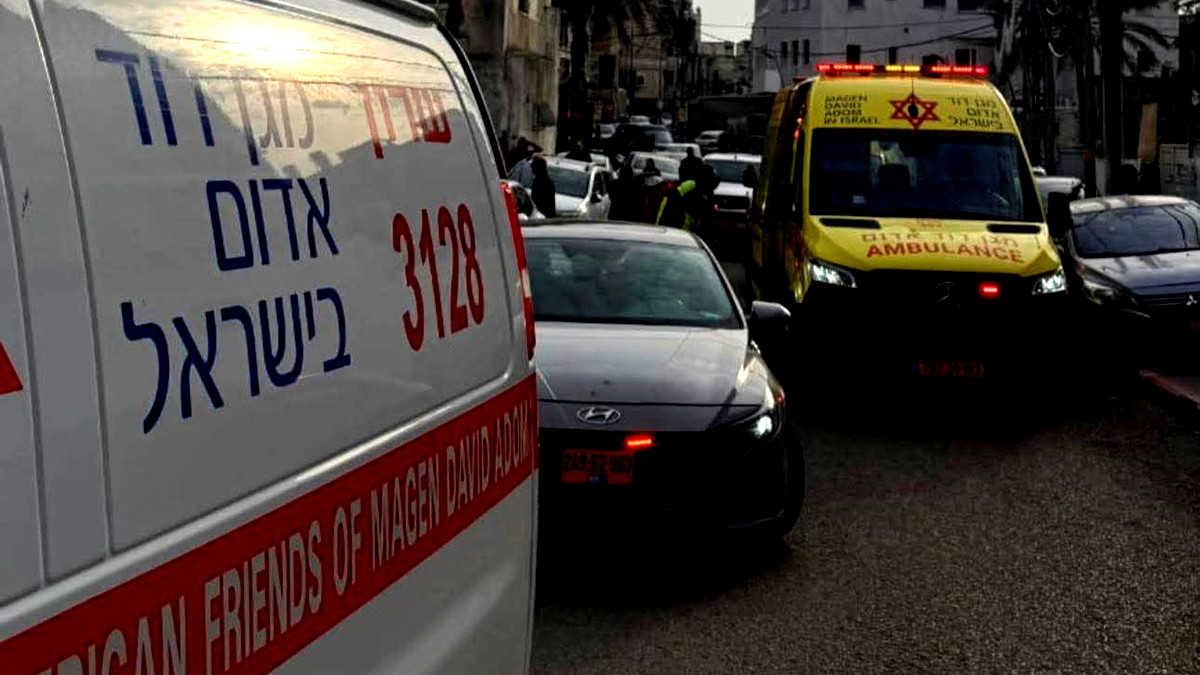 جسر الزرقاء: 3 إصابات بينهم فتى (16 عامًا) بحالة خطيرة جرّاء تعرضهم لإطلاق نار