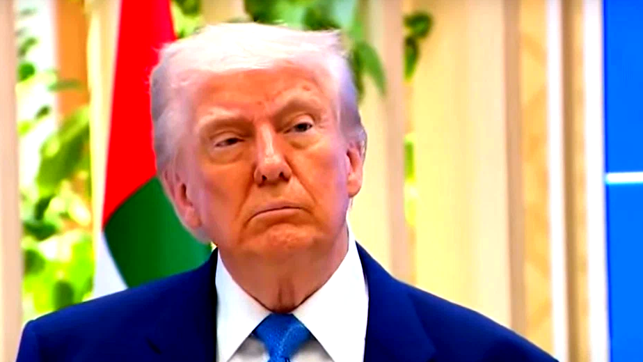 ترامب يطالب باعتيار المجال الجوي فوق فنزويلا مغلقًا بالكامل