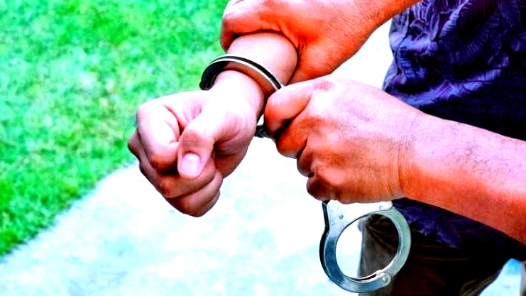 الشرطة توقف قاصرًا مشتبهًا بتورطه في الاعتداء على سائق حافلة في نتانيا