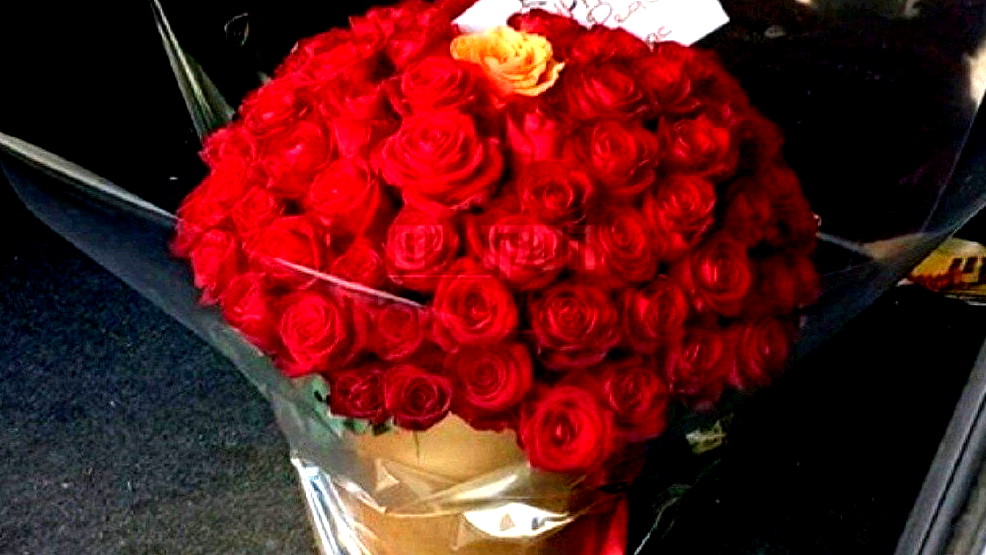 مجموعة هاكرز إيرانية تخترق سيارة عالم نووي إسرائيلي وتترك "باقة ورد ثقيلة"