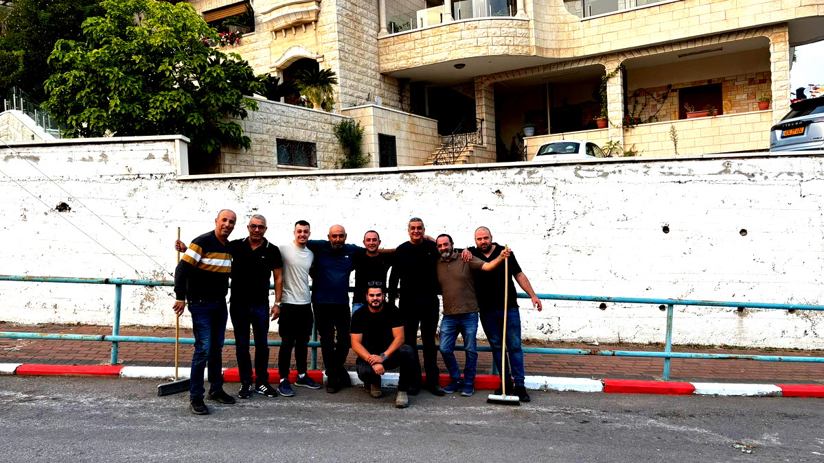 الحراك التطوعي النصراوي مستمر بحملات التنظيف والصيانة وهذه المرة في حي العمّال العرب