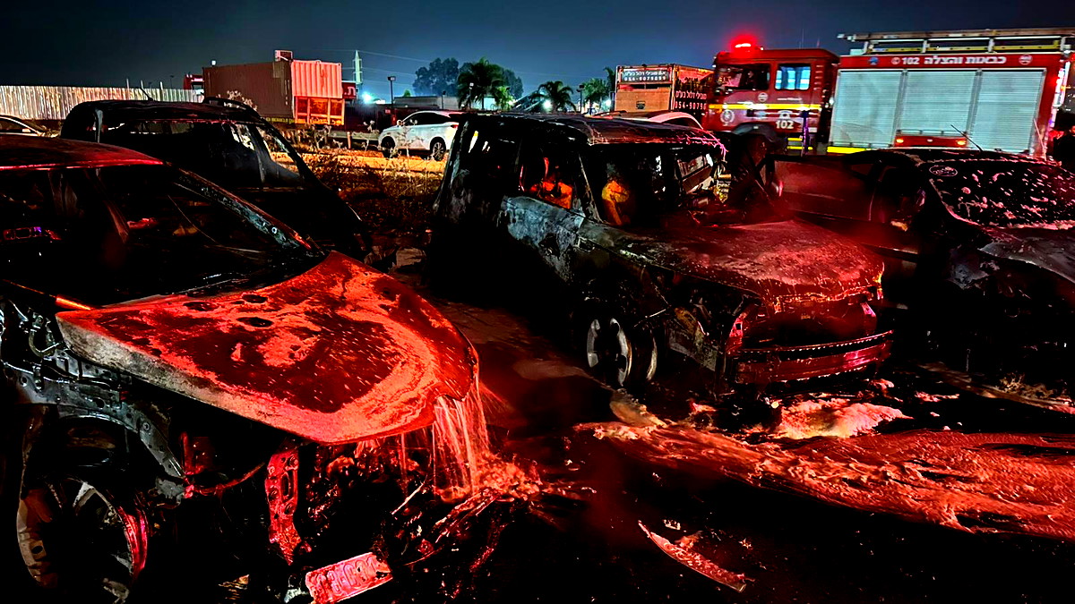 حيفا: حريق في عدد من السيارات في ساعات الليل