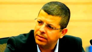 النائب  وليد الهواشلة يتوجّه إلى المستشارة القضائية مطالبًا بفحص قانونية وضع المكعبات الإسمنتية عند مداخل اللقية وتل السبع 