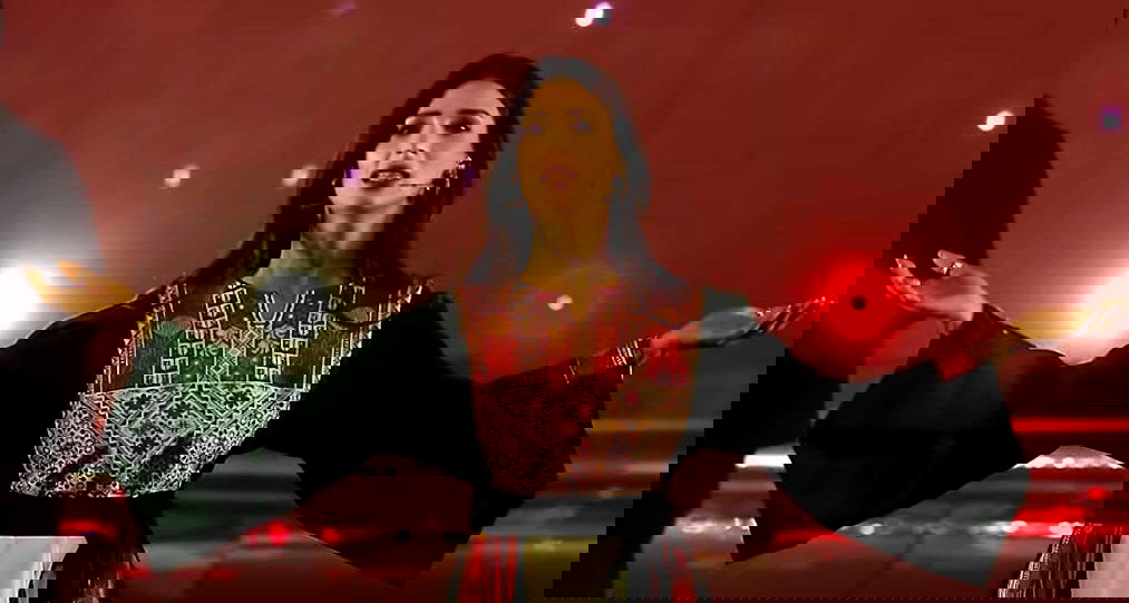 حضور فنيّ مميّز- ابنة النّاصرة رلى عازر تشارك في افتتاح كأس العرب 2025 في قطر 