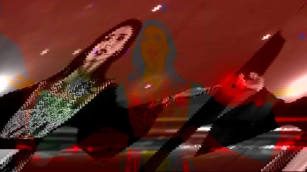 حضور فنيّ مميّز- ابنة النّاصرة رلى عازر تشارك في افتتاح كأس العرب 2025 في قطر