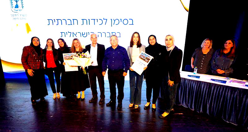 تقديرًا لجهودهما التربوية- تسليم جائزة التميّز لكل من وحدة النهوض بأبناء الشبيبة ومدرسة الكيان في كفر قرع