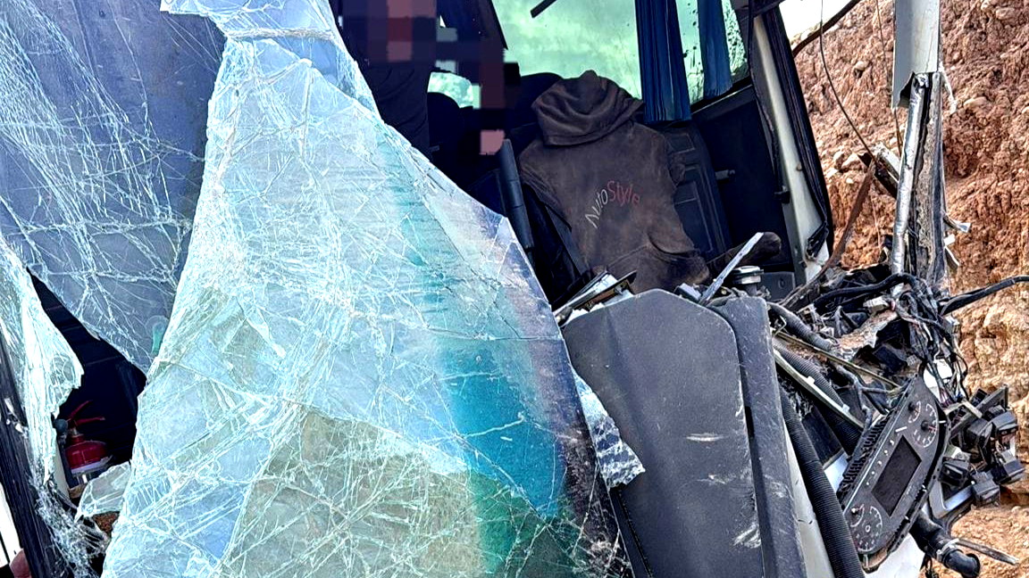 إصابة رجل (62 عامًا) بجروح متوسّطة إثر انقلاب حافلة على شارع 90 في منطقة الأغوار