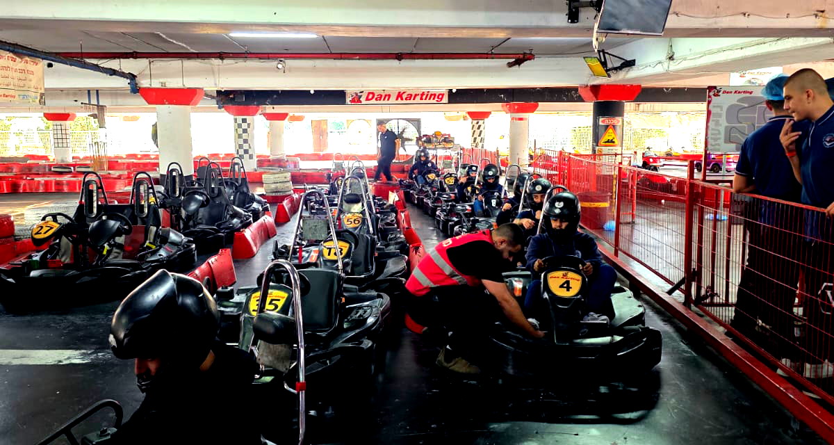 رقي وانضباط بارز لطلاب العواشر في ثانوية كفر قرع الشاملة في مركز الكارتينج حيفا