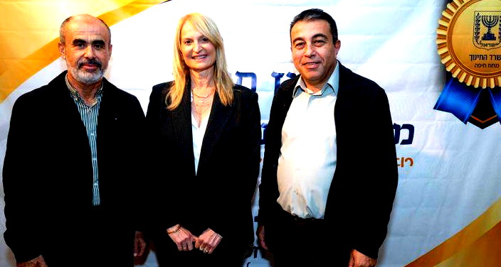 بلدية ام الفحم: من ضمنهم الأستاذ احمد سعادة – مدير مدرسة التسامح الشاملة: حفل توزيع جوائز التربية والتعليم للعام الدراسي 2024–2025 