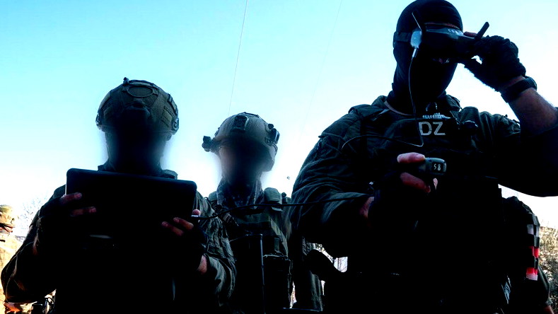 "معاريف" العبرية: غموض إسرائيلي في سوريا يدفع بدمشق لأحضان عدونا