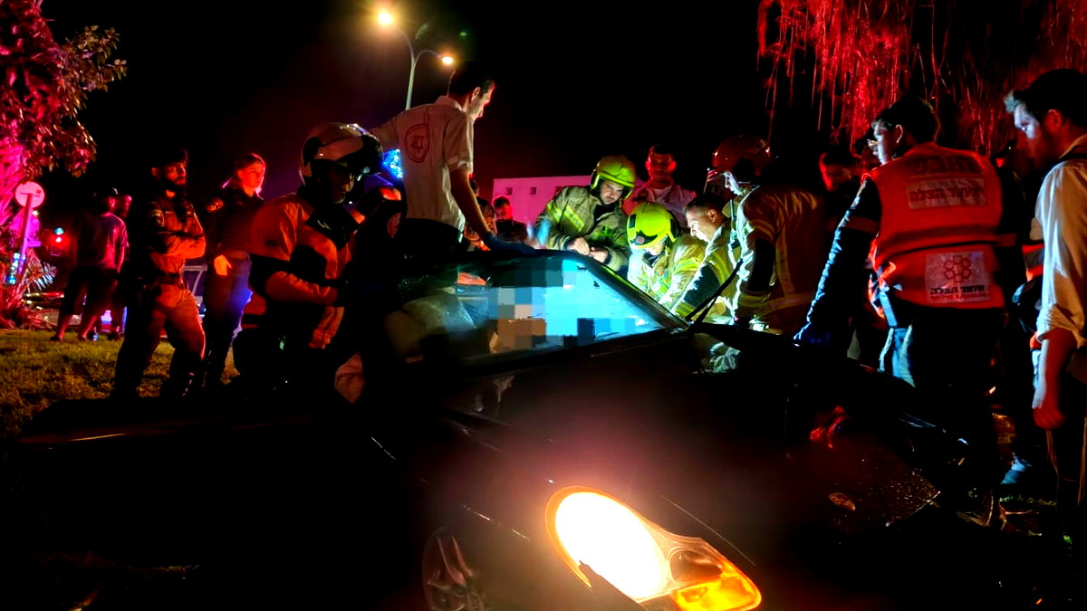 إصابة سائق بجروح خطيرة إثر اصطدام سيارته بشجرة بيافا