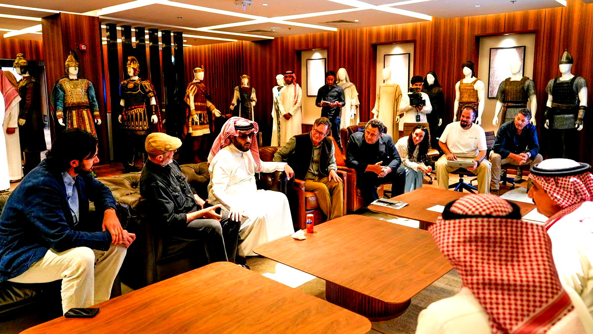 تركي آل الشيخ يزور استديوهات الحصن والقدية لمتابعة تحضيرات فيلم خالد بن الوليد