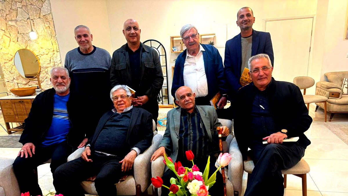 وفد من الاتّحاد العام للكتّاب الفلسطينيين- الكرمل 48 في زيارة الكاتب الفلسطيني الكبير توفيق فيّاض في مسقط راسه في المقيبلة