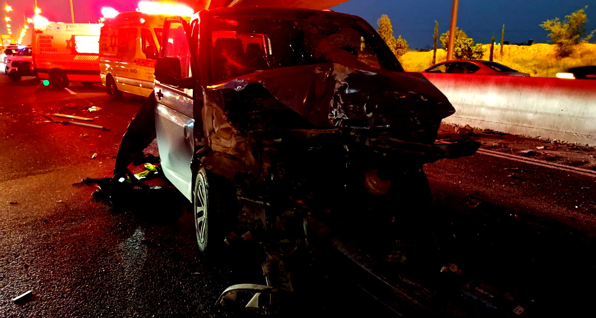 قتيل و 5 مصابين بحادث طرق مروع على شارع 6  