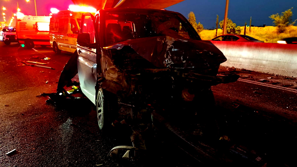 قتيل و 5 مصابين بحادث طرق مروع على شارع 6 