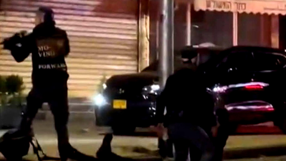 باقة الغربية: إصابة شاب برصاص الشرطة خلال إطلاق نار على محل تجاري