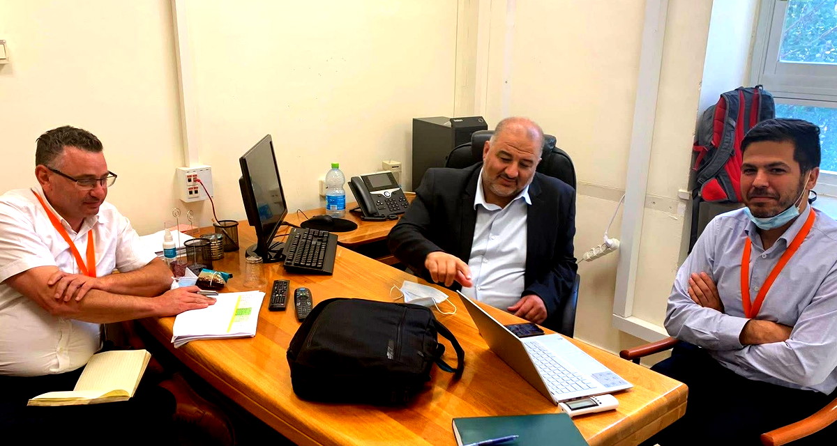 د. منصور عباس: الميزانية الحكومية مجحفة وعنصرية بحق مجتمعنا وسنواجه كل محاولات المسّ بموارد الخطة 550