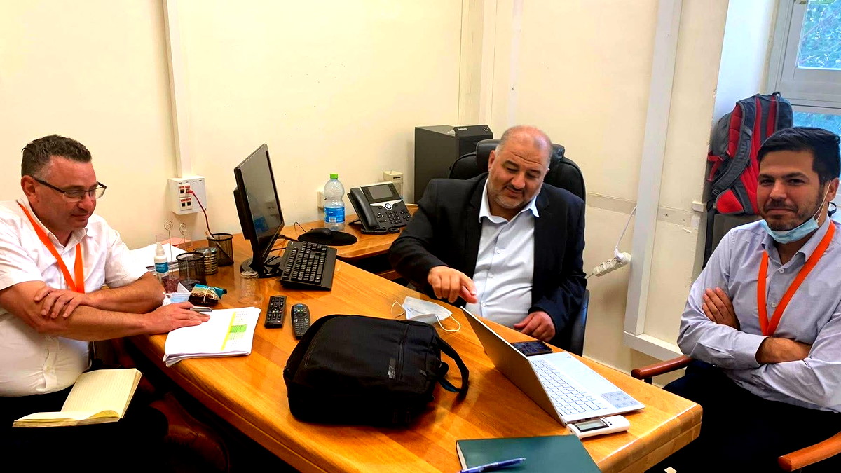 د. منصور عباس: الميزانية الحكومية مجحفة وعنصرية بحق مجتمعنا وسنواجه كل محاولات المسّ بموارد الخطة 550