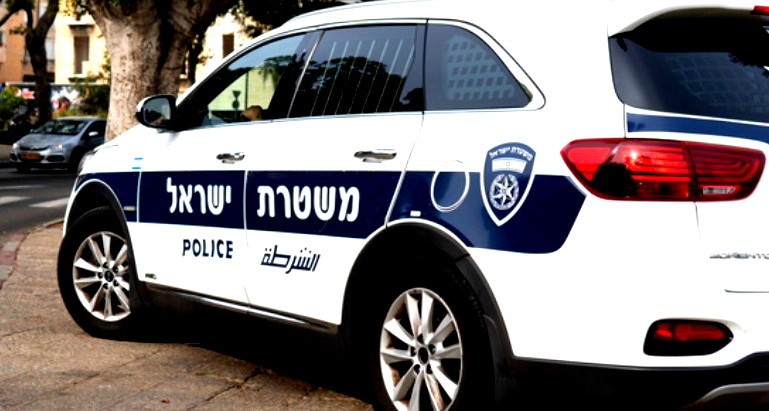 الشرطة تحذر من خطر الفيضانات وتغلق طرقًا في جنوب البلاد 