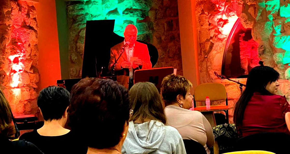 أمسية ميلادية متميزة جمعت بين الشعر والموسيقى والترانيم في شفاعمرو