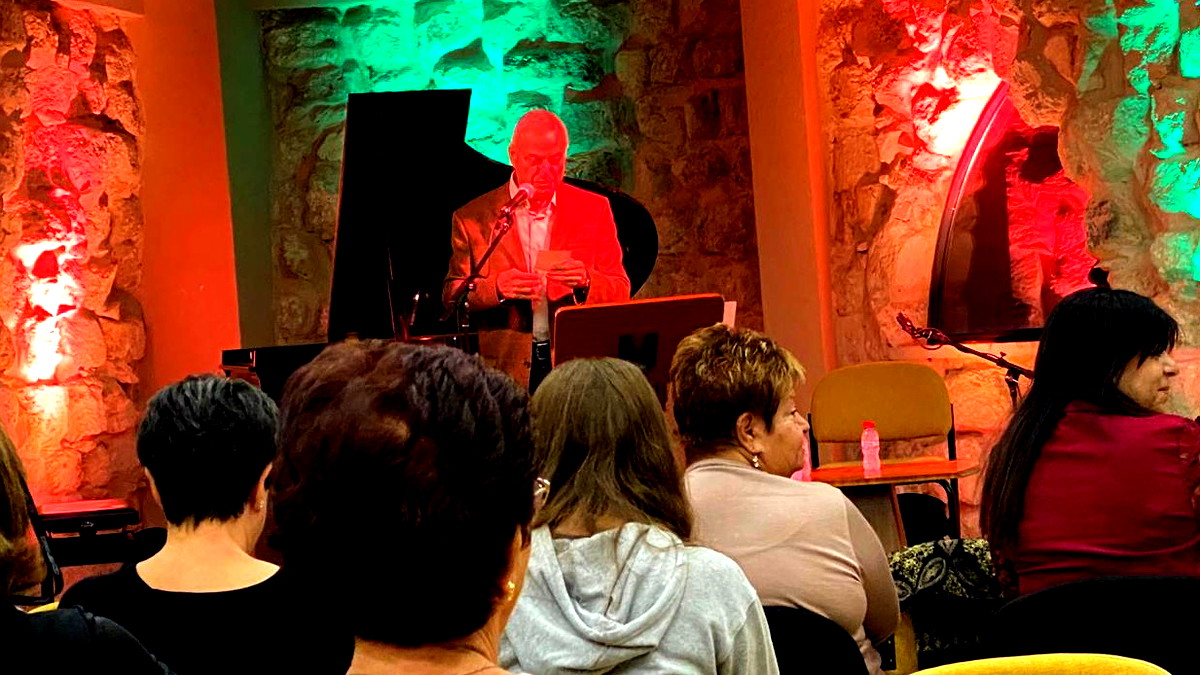 أمسية ميلادية متميزة جمعت بين الشعر والموسيقى والترانيم في شفاعمرو