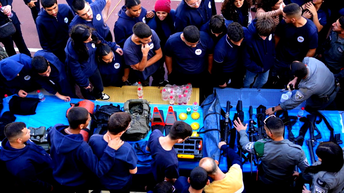 فعّاليات توعويّة وتربويّة لطلّاب العسر التّعليمي في طمرة بمبادرة وحدة نيابة المرور في الشّمال ووحدات شرطيّة وطواقم إنقاذ مختلفة