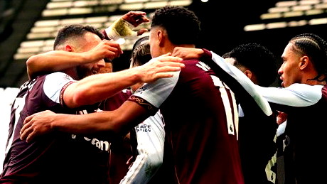 أستون فيلا يُسقط أرسنال بالضربة القاضية ويطارده في الصدارة