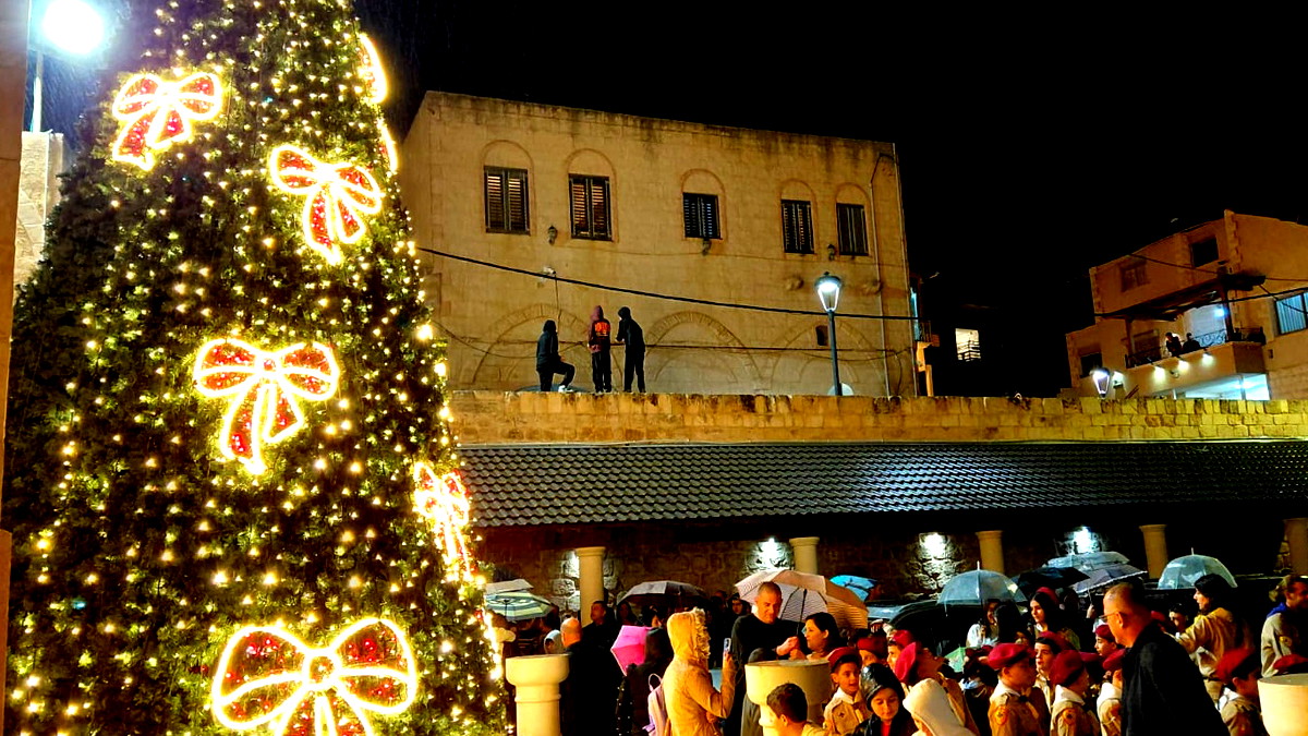 شفاعمرو تضيء شجرة الميلاد في أجواء من الفرح والبهجة والوحدة