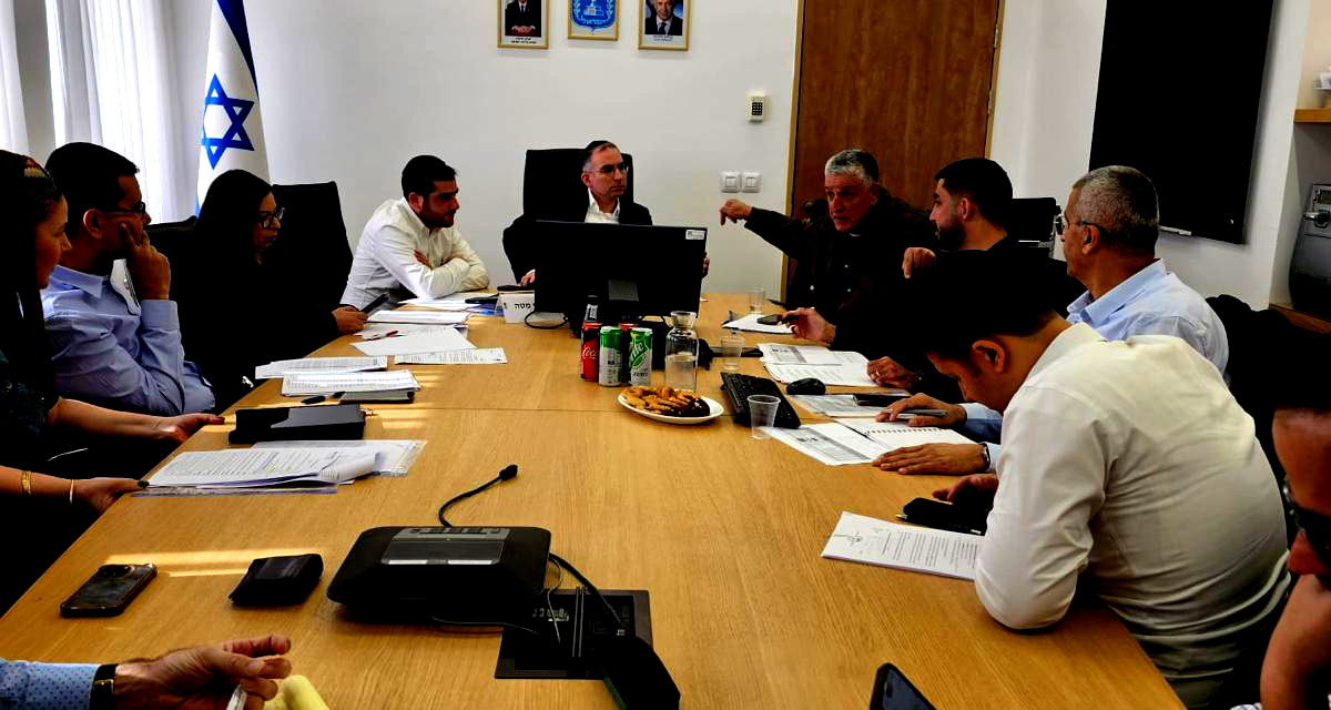 مدير عام وزارة الداخلية يزف بشرى لرئيس مجلس الرينة خلال اجتماع في القدس: 3 ملايين شيكل هبات موازنة إضافية للرينة 