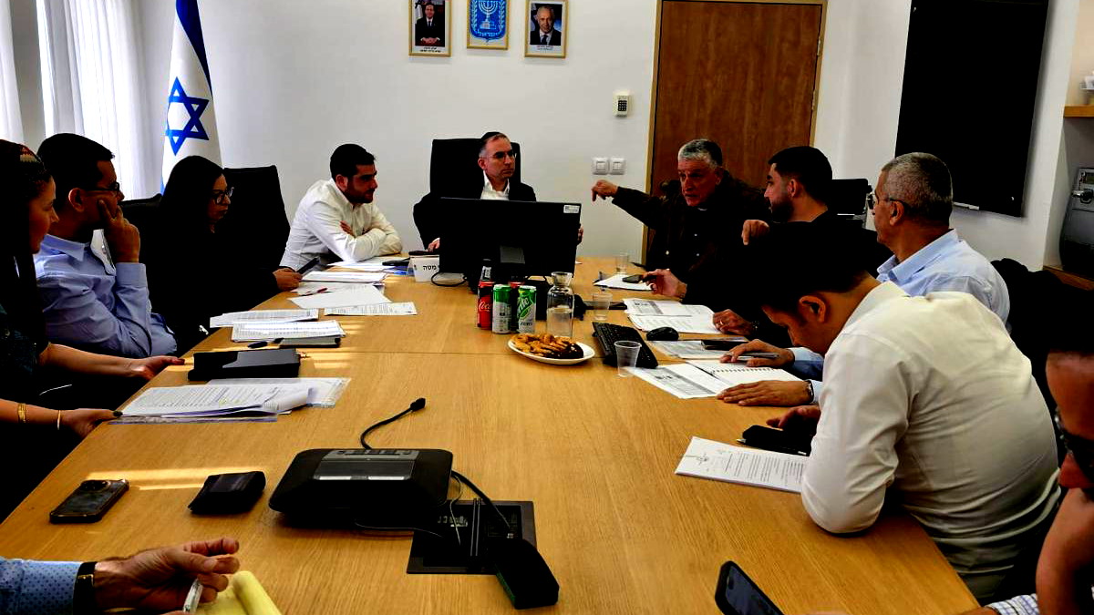 مدير عام وزارة الداخلية يزف بشرى لرئيس مجلس الرينة خلال اجتماع في القدس: 3 ملايين شيكل هبات موازنة إضافية للرينة