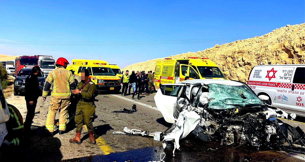 إصابة ثلاثة أشخاص من جرّاء حادث طرق وقع بين مركبتين على شارع 25 في منطقة النقب