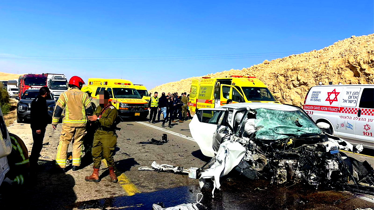 إصابة ثلاثة أشخاص من جرّاء حادث طرق وقع بين مركبتين على شارع 25 في منطقة النقب