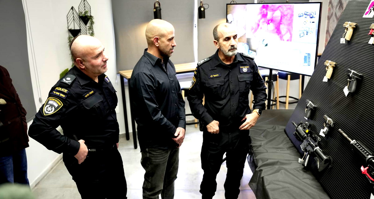 كشف قضية الوكيل السري.. نفّذ 57 صفقة ميدانية أدى من خلالها إلى تجريم 67 مشتبهًا من بينهم 25 من المجتمع العربي 