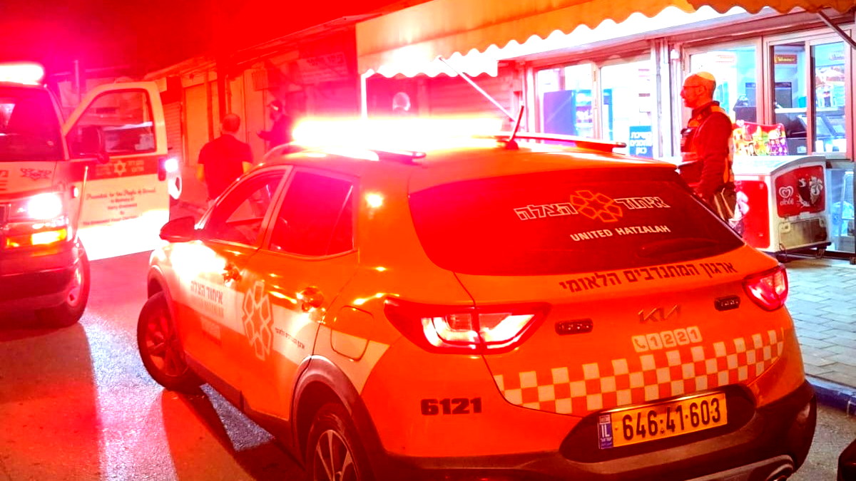 الرملة: إصابة رجل بجراح خطيرة جراء تعرضه لإطلاق نار خلال محاولة سطو على محل تجاري