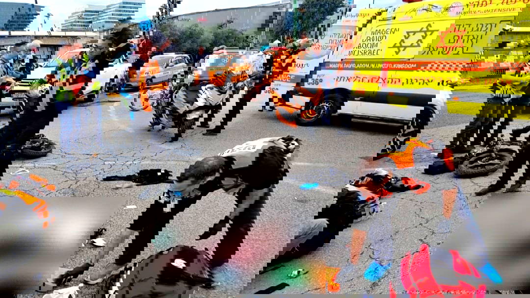 بيتح تكفا: عمليات انعاش لشاب (30 عامًا) من جرّاء تعرّضه لحادث طرق وقع بين مركبة ودراجة نارية 