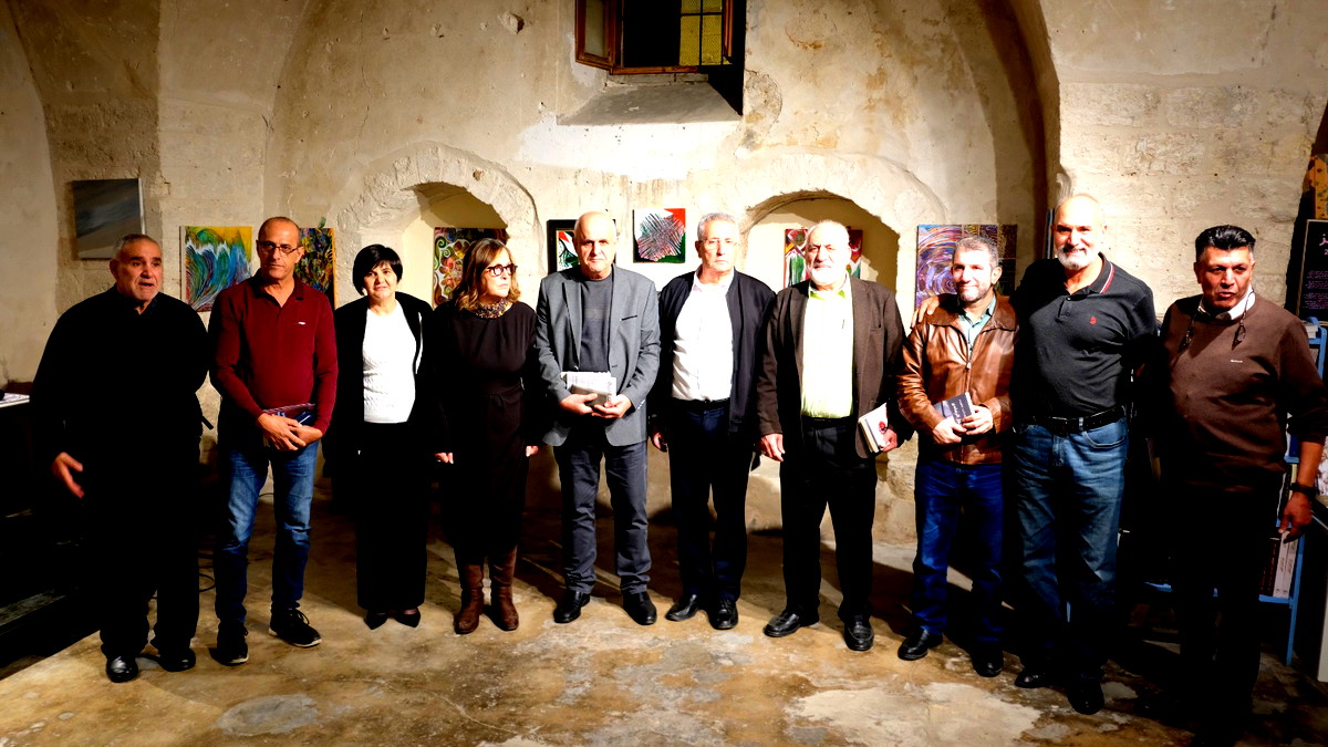 إشهار ديوانَي الشاعرة إيناس خورشيد فاهوم;ضُمَّةٌ من زعتر برِّيّ في جملة مفيدة و الرجل الرمادي في مكتبة مي وزيادة في النّاصرة