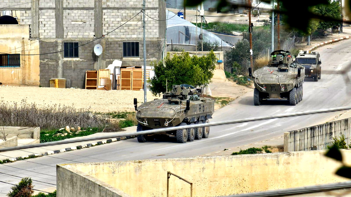 مصادر فلسطينية: قوات الجيش الإسرائيليّ تقتحم حرم جامعة بيرزيت شماليّ رام الله وتحتجز عددًا من حراسها