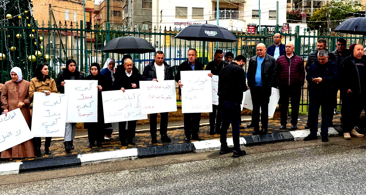 مجلس طرعان المحلي ينظم وقفة احتجاجية تنديدًا بجريمة مقتل الشاب عماد بكارنة  