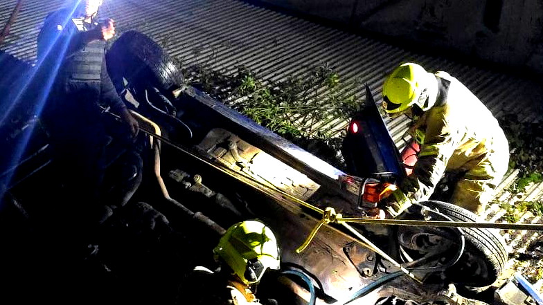 شفاعمرو: إنقاذ سائق بعد سقوط سيارته في وادٍ بعمق 7 أمتار