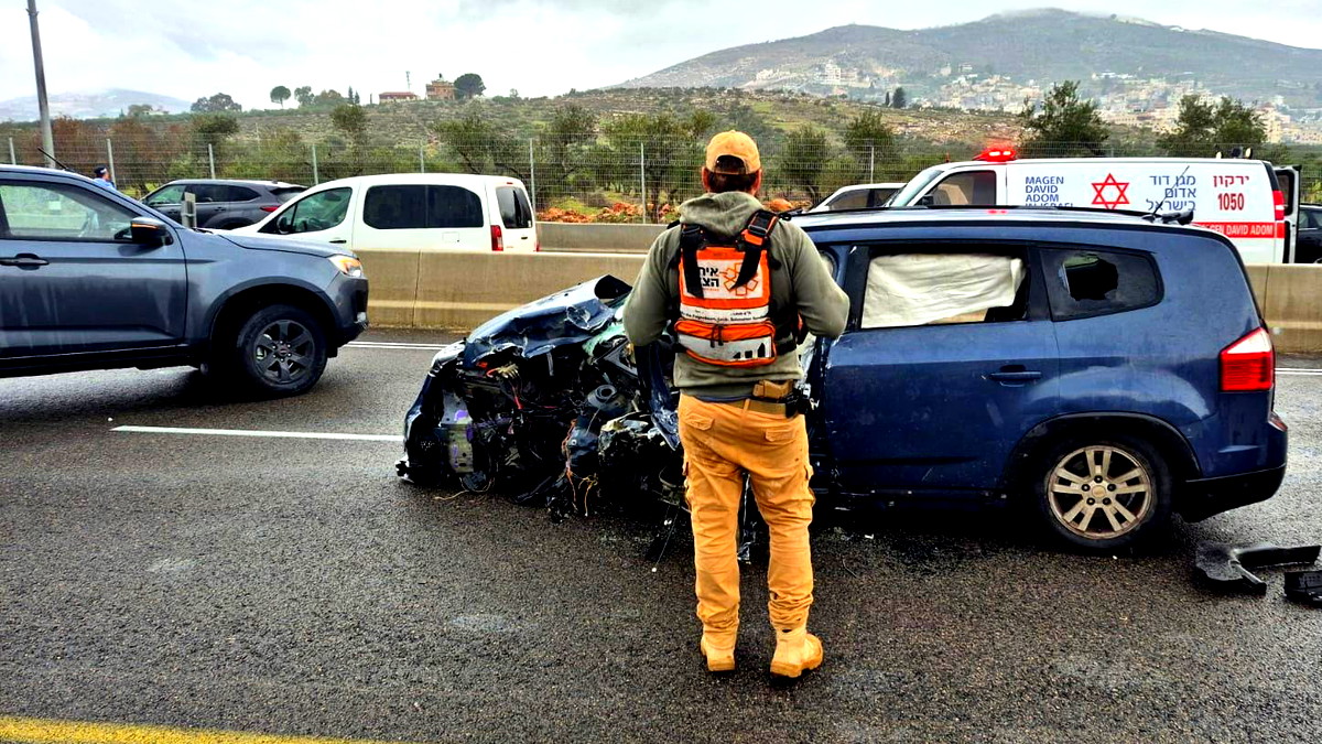 تخليص سيدة إثر حادث طرق بين شاحنة وسيارة على شارع 5065 قرب حوارة