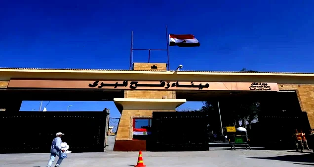 بعد فتح معبر اللنبي.. مصر تضغط على إسرائيل لفتح معبر رفح في الاتجاهين وتحذر من تداعيات الهجرة القسرية 